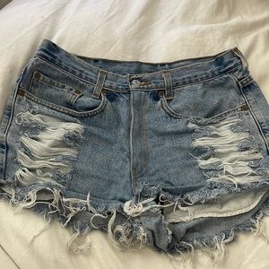 High-Wakdtef ripped Levi Shorts